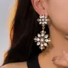 Brincos de Flor de Diamante Retrô Agulha de Prata, Luxo Acessível e Brincos de Alta Qualidade, Brincos Modernos e Elegantes, Design de Nicho