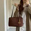 Bolso de axila retro de gamuza para otoño e invierno para mujer, nuevo bolso de hombro de gran capacidad para el día a día 2026, bolso tote de alta gama
