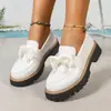 Mocasines de mujer de talla grande transfronterizos, nuevo modelo otoño 2026, zapatos casuales de color blocking con lazo y perlas para mujer, al por mayor
