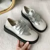 Zapatos Blancos de Combinación de Colores Retro Originales para Mujer 2024 Primavera Nuevo Diseño Retro de Nicho Velcro Versátil Zapatos de Entrenamiento Moral