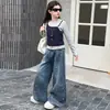 Conjunto de mezclilla pesado con cuentas para niña, estilo otoñal moderno, nuevo modelo 2026, camiseta de manga larga y pantalones tipo dos piezas de imitación para primavera y otoño