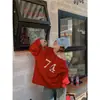 Foto real de la nueva sudadera con capucha de diseño de doble cara para el otoño de 2026 con estampados en la parte delantera y trasera, corte holgado y estilo off-shoulder