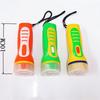 Mini chaveiro de plástico colorido com lanterna pequena, pingente de lanterna LED com luz, vendas diretas da fábrica
