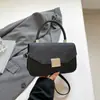 Nuevo Bolso Bandolera Simple Versátil y Elegante para Viajeros de Moda Verano 2025 Diseño Elegante Bolso Cuadrado Pequeño de Mano para Mujer