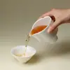 Xícara de Chá de Porcelana Branca com Esmalte Branco Doce, Feita Sob Medida para Uso Doméstico, Adequada para Chá Kung Fu, Apresentando um Design Único