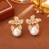 Brincos de pérola com flor de lírio em zircônia microincrustada, elegantes e sofisticados, acessórios femininos modernos e delicados