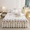Nuevo juego de tres piezas de falda de cama de algodón puro hipoalergénica para 2025, adecuado para todas las estaciones, funda de cama antideslizante de una sola pieza 100% algodón con ribete de encaje