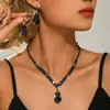 Conjunto de Duas Peças de Gancho de Orelha com Zircônia em Gota de Água e Colar Estilo Retro de Luxo Leve Conjunto de Joias Elegante de Alta Qualidade para Mulheres