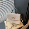 Bolso Coreano de Nicho para Axila para Mujer 2026 Nuevo Bolso de Mano de Moda Cuadrado Pequeño Diseño Único Elegante Bolso Cruzado