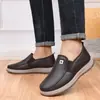 Zapatos de Tela de Algodón Cálidos de Felpa para Hombre Invierno Tela Vieja de Pekín Zapatos de un Paso Fáciles de Poner para Hombre Zapatos de Papá de Mediana Edad Suela Suave Superficie de Cuero Zapatos de Algodón