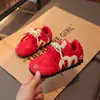 Zapatillas de moda para niñas 2026 nuevos zapatos blancos de primavera y otoño para niños, zapatillas casuales versátiles ligeras de suela blanda para niños grandes