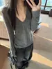 Suéter Feminino de Lã Fina com Decote V e Manga Longa, com Textura Delicada, Adequado para o Trabalho, Versátil para Primavera e Outono, Tricô Elegante para Atacado