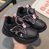 Sapatos Femininos 2026 Primavera e Outono Novos Tênis Esportivos Infantis Malha Respirável Tênis Pai para Meninas Tênis de Corrida para Estudantes