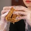 [directo de fábrica] guantes desechables empaque individual alimentos catering película plástica transparente gruesa PE venta al por mayor