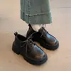 Sapatos femininos de couro estilo britânico 2026 primavera/outono novos vintage japoneses com sola grossa para aumentar a altura com cadarço mocassins sapatos versáteis