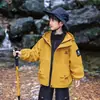 Ropa de Abrigo Otoñal para Niños Chaqueta Tres en Uno 2026 Nueva Elegante Cortavientos para Niño Pequeño Sudadera con Capucha Infantil Moderna