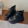Botines estilo Martin británicos para niños, nuevo modelo otoño 2026, botines cortos versátiles retro para niñas, botines de motociclista, botines de cuero