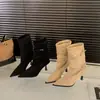 Botines altos de ante con punta fina para mujer, colección primavera/otoño 2026, botines de tacón medio apilado para combinar con faldas, botines de estilo francés