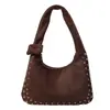 Bolso tote de remaches estilo coreano para mujer, nuevo diseño de nicho de moda otoño 2025, bolso de hombro mate para llevar debajo del brazo