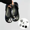 Accesorios para Zapatos Croc Negro y Plateado Camelia Brillante DIY Flor de Zapato de Pedrería de Alta Gama Hebilla de Zapato Joyería de Perlas Accesorios