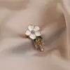 Broche de borla de camelia de alta gama para mujer, corsage exquisito de lujo ligero, accesorios de pinza anti-luz de verano