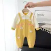 Mameluco de Bebé Niño en Bloques de Color Amarillo y Blanco con Tirantes Falsos y Diseño de Patito Amarillo, Mono Exterior de Bebé para la Temporada de Primavera