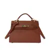 Bolsa Kelly de alta qualidade, leve e luxuosa com padrão de lichia para mulheres, uma bolsa de ombro/transversal elegante e versátil para a temporada de outono de 2026