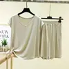 Novo Conjunto de Pijama de Seda Ecológica de Verão para Mulheres, Manga Curta com Decote em V, Cor Sólida, Shorts Confortáveis, Conjunto de Duas Peças, Pode Ser Usado Fora