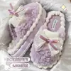 Chinelos de Algodão com Laço para Mulheres Inverno Quente Antiderrapante Interno Casa 2025 Novos Chinelos Peludos de Solado Grosso Inverno