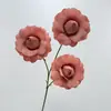 Nueva rosa de té artificial de 3 cabezas con pétalos desplegables para ceremonia de boda, decoración de pasillo, adorno de escritorio para el hogar
