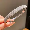 Pulseira de fecho torcido com zircônia banhada a ouro 18K, simples e versátil, pulseira de luxo leve, joia única e estilosa