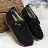 Zapatos de algodón Birkenstock con felpa para mujeres de mediana edad y mayores, cinta mágica, antideslizantes, suela gruesa, invierno, talla grande, cálidos, zapatos para madre, suministro directo de fábrica