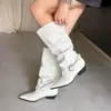 Botas de couro de salto alto com bico fino e salto grosso estilosas para mulheres, emagrecedoras e elegantes, moda francesa com fivela de cinto, botas de cavaleiro sexy e deslumbrantes