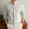 Yingao Suéter de Tricô Masculino Estilo Retrô Primavera e Outono Estilo Cavalheiro Manga Longa Texturizado Personalidade Duas Botões Roupa Externa Masculina