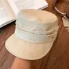 Sombrero ecuestre de gamuza inspirado en celebridades para mujer, adecuado para primavera, otoño e invierno, retro y moderno, versátil, y hace que la cara se vea más pequeña.
