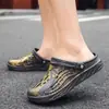 Tamancos masculinos de tamanho grande, sandálias respiráveis da moda, sapatos de praia com biqueira fechada, sandálias estilosas para exterior, chinelos de enfiar