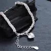 Pulseira Elegante de Alto Padrão com Coração e Círculo Brilhantes para Mulheres Estilo Ins Design de Nicho Luxo Acessível Joia de Mão Exquisita e Simples