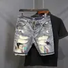 Shorts Jeans Masculino Tendência Rasgado Patch Mendigo 5 Pontos Celebridade da Internet TikTok Cor Clara Marca Tendência Verão Rasgado Calça de Cinco Pontos
