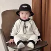 Roupas de outono para bebê menino, macacão de bebê para outono precoce, novo macacão estiloso de outono para bebês de poucos meses