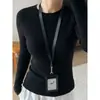 Top de punto blanco de corte ajustado y cuello redondo para mujeres petite, adecuado para otoño e invierno, se puede usar como capa interior o solo, con diseño de hombro regular