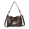 Bolsa Feminina Kangaroo 2025 Nova Moda Padrão Monograma Bolsa de Ombro Grande Capacidade Casual Bolsa Transversal para Mães de Meia-Idade
