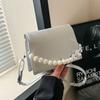 Linda corrente de pérolas 2023 nova moda textura simples estilo western transversal portátil ombro pequena bolsa quadrada bolsa feminina