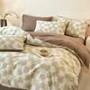 Suave y amigable con la piel, grado A, engrosado, todo algodón, cepillado, juego de cuatro piezas, algodón puro, estampado fresco, estilo de cuatro estaciones, juego de tres piezas para dormitorio