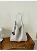 Bolso de Suede Suave Vintage para Pan para Mujer 2024 Nuevo Otoño/Invierno Moderno Gran Capacidad Bolso de Hombro Popular Bolso Cubo