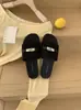 Hebilla de metal elegante estilo commuting chanclas de verano hebilla de cierre chanclas de fondo plano estilo coreano sandalias sandalias de una tira calzado de verano para exteriores de alta calidad para mujer