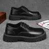 Zapatos de trabajo de cuero bajos versátiles para jóvenes para todas las estaciones, zapatos de cuero gruesos para hombre que aumentan la altura, zapatos casuales de color negro mate