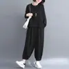 Foto real del conjunto de sudadera de manga larga, talla grande, corte holgado y adelgazante para el otoño de 2026, un conjunto de dos piezas elegante y casual para mujeres con curvas.