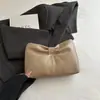 Laço plissado em formato de nuvem, uma bolsa nova e estilosa com um design único, uma bolsa de mão de alta costura para mulheres, versátil para eventos noturnos