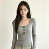 Suéter de punto de terciopelo Andi con un tacto de alta gama, top de punto con botones y cuello en U, camiseta base para mujer que ajusta la cintura, nuevo estilo de principios de otoño
