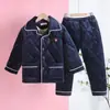 Pijamas de franela para niños de otoño e invierno, de terciopelo de cristal grueso, con relleno de algodón, para el hogar.